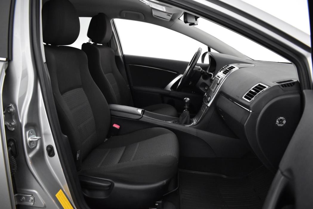 TOYOTA Avensis 2012