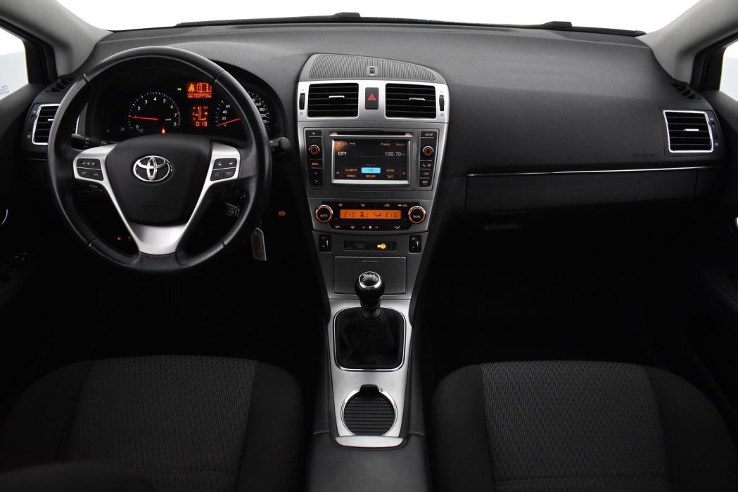TOYOTA Avensis 2012