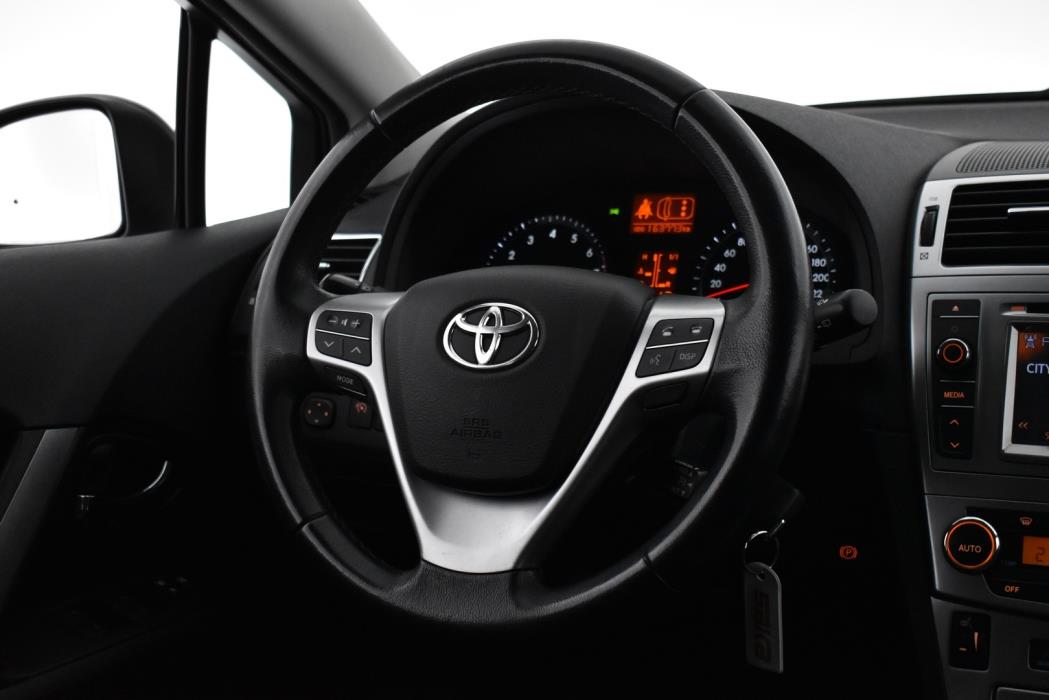 TOYOTA Avensis 2012