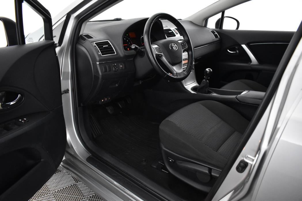 TOYOTA Avensis 2012