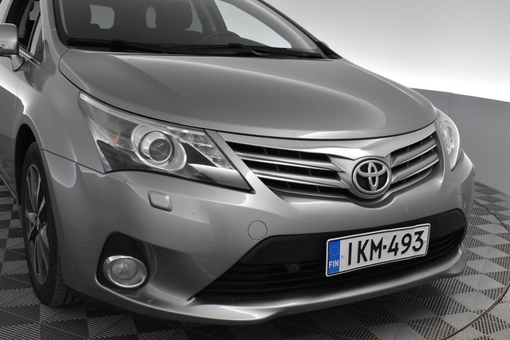 TOYOTA Avensis 2012