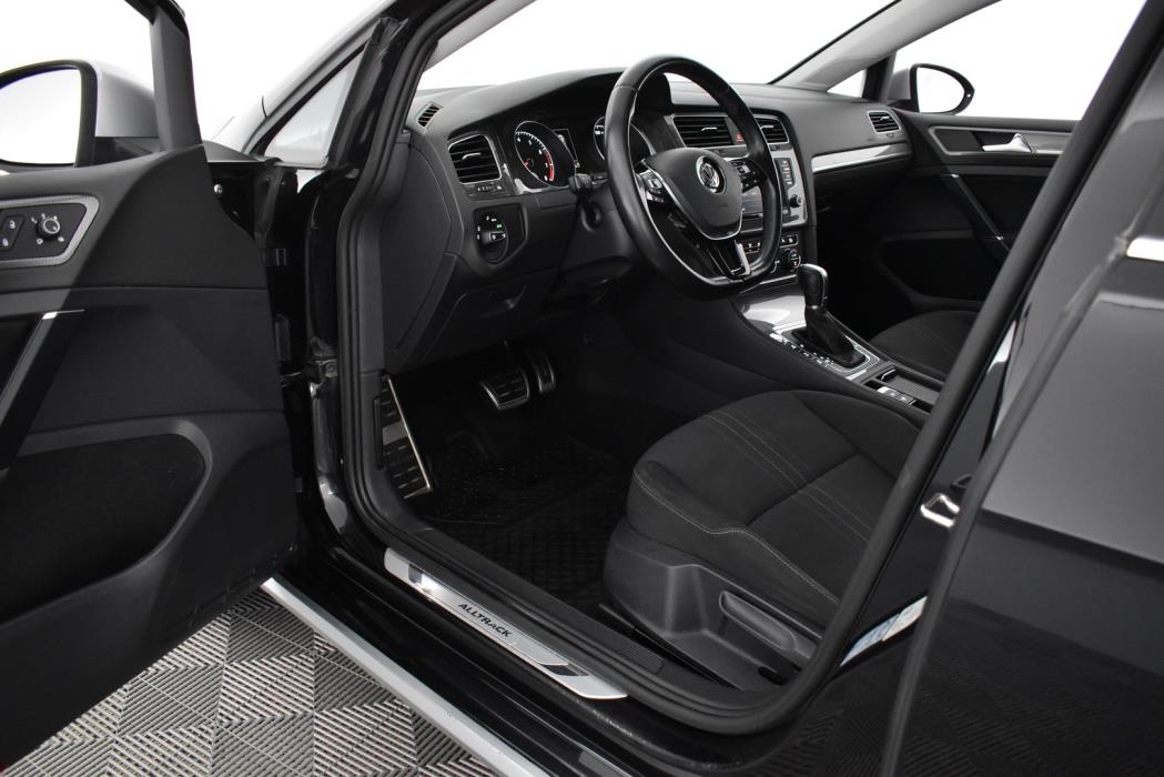 VOLKSWAGEN Golf 2017