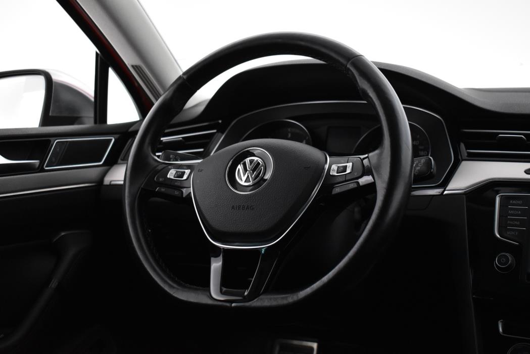 VOLKSWAGEN Passat 2016