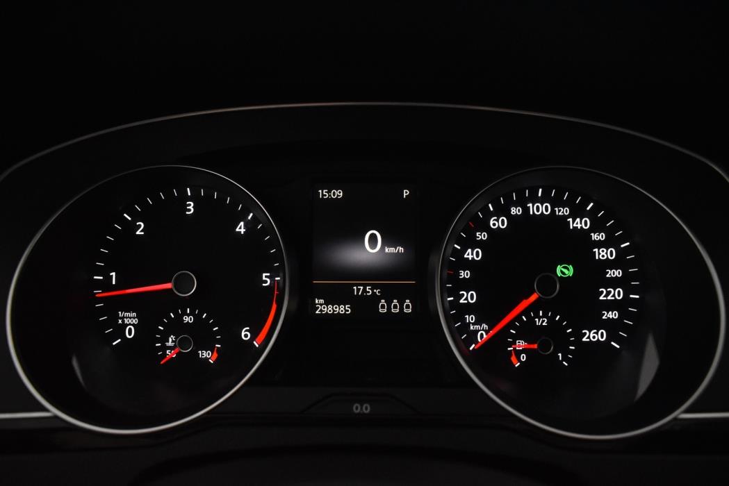 VOLKSWAGEN Passat 2016