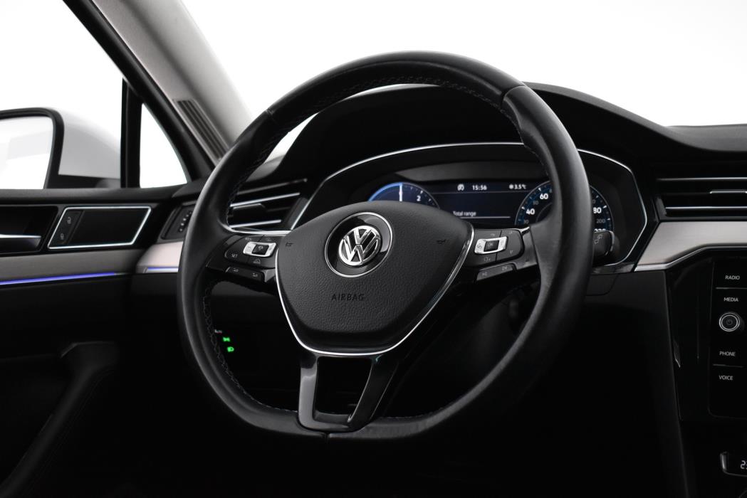 VOLKSWAGEN Passat 2018