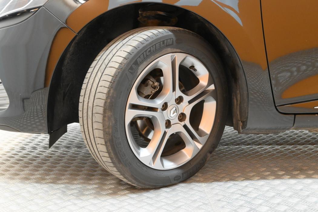 RENAULT Clio 2015