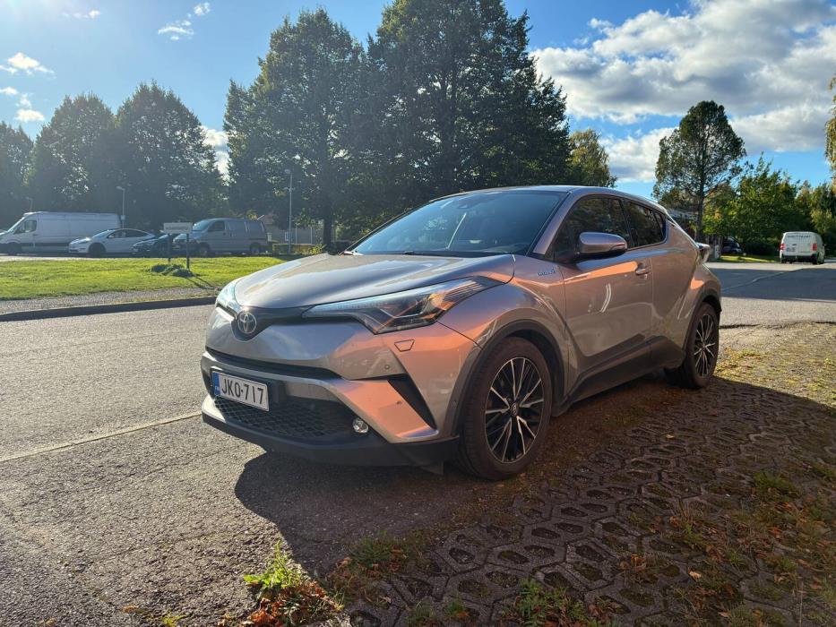 TOYOTA C-HR 2017