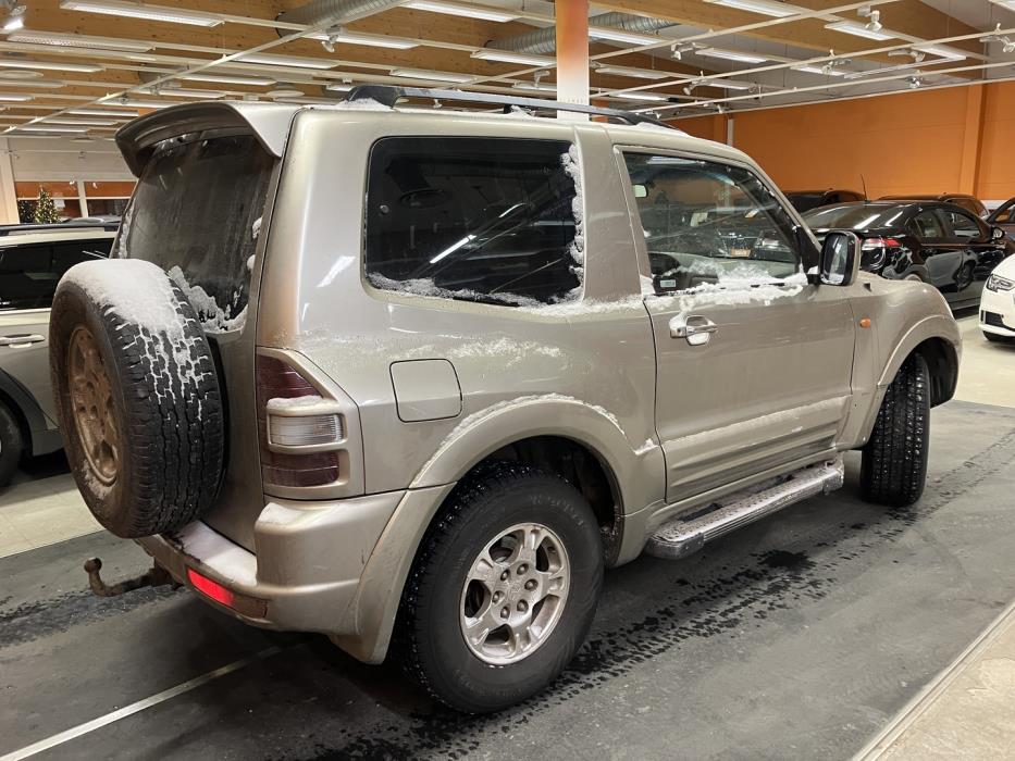 MITSUBISHI Pajero 2001