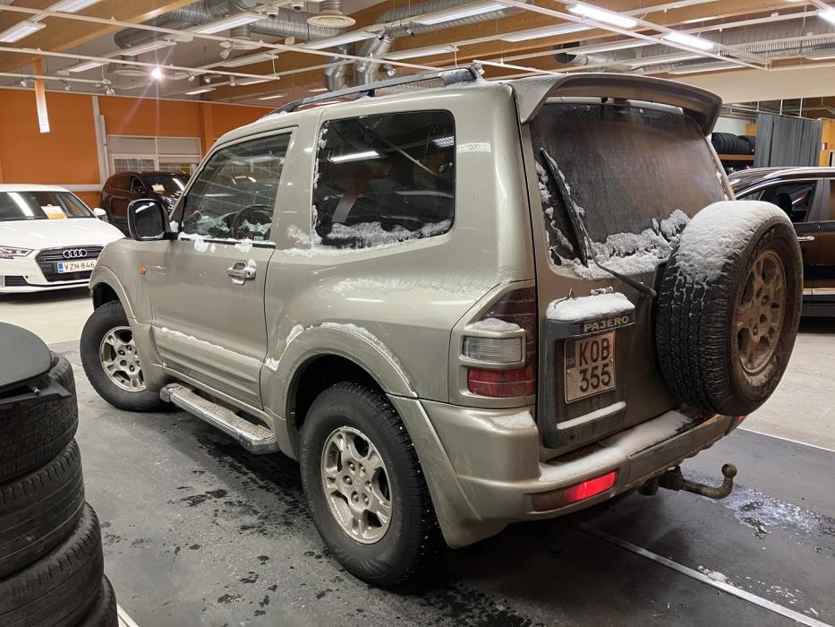 MITSUBISHI Pajero 2001