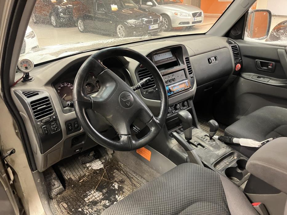 MITSUBISHI Pajero 2001