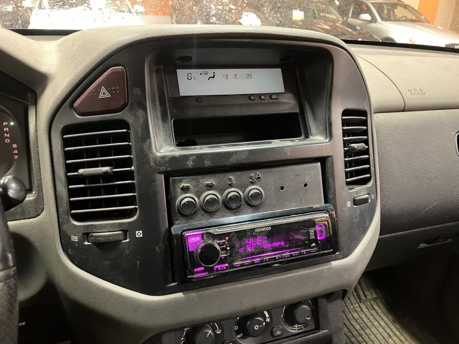 MITSUBISHI Pajero 2001