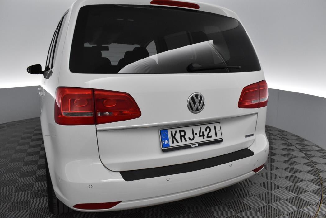 VOLKSWAGEN Touran 2012