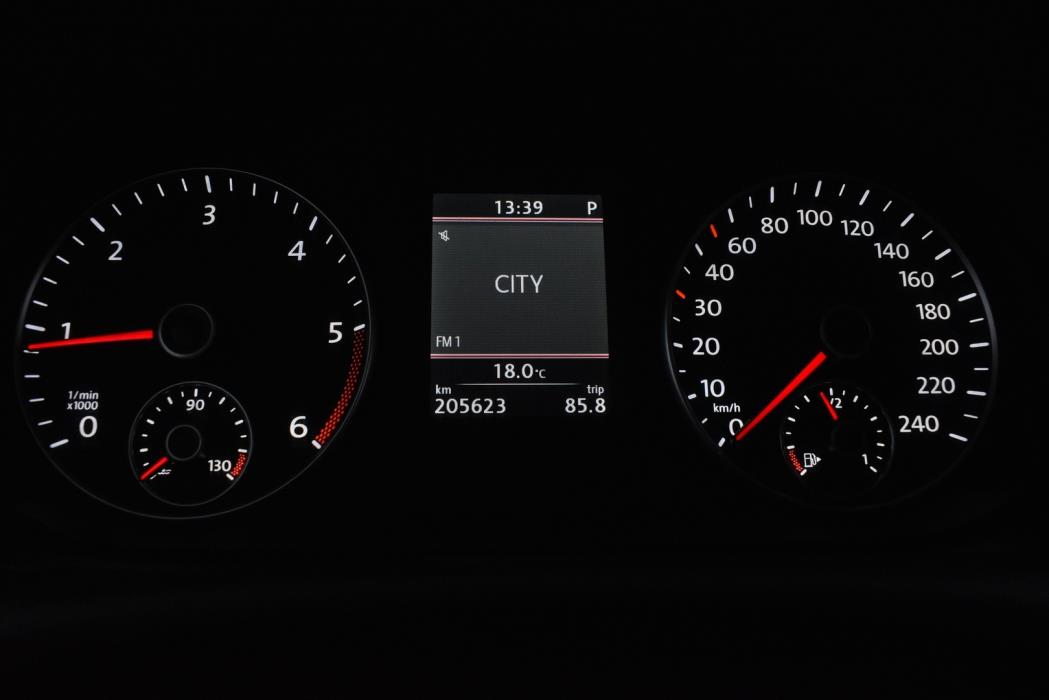 VOLKSWAGEN Touran 2012