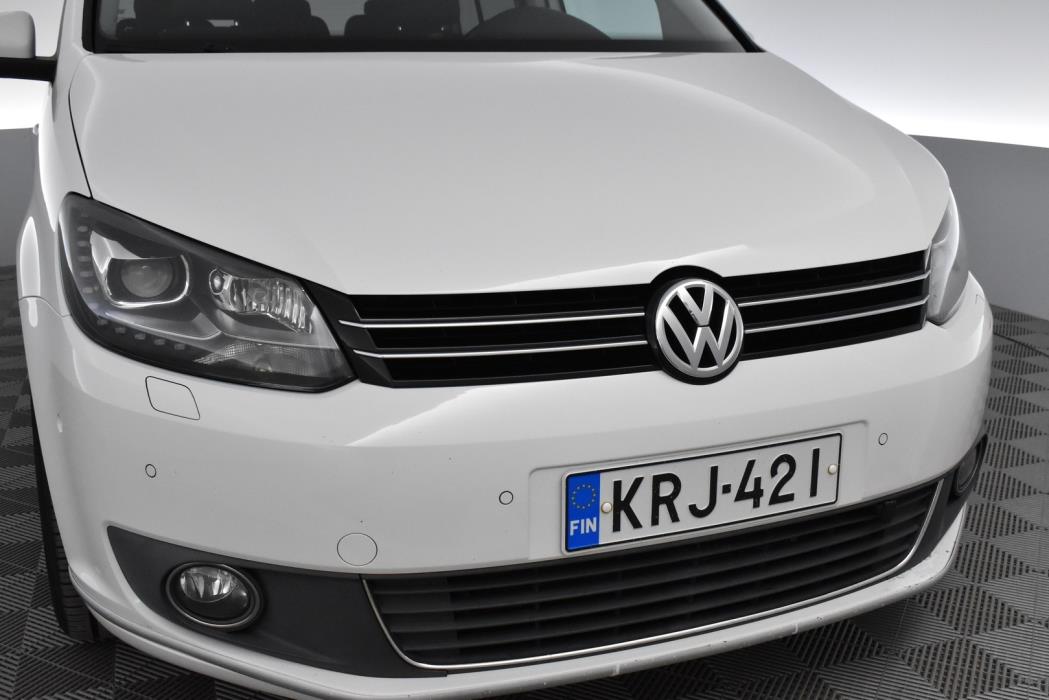 VOLKSWAGEN Touran 2012