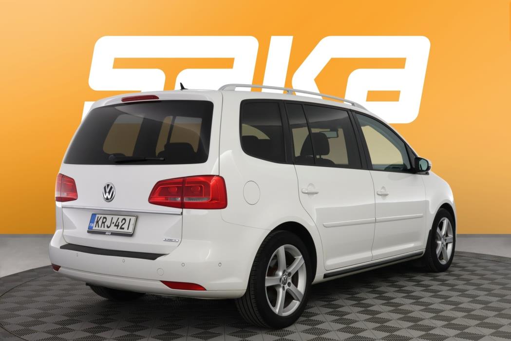 VOLKSWAGEN Touran 2012