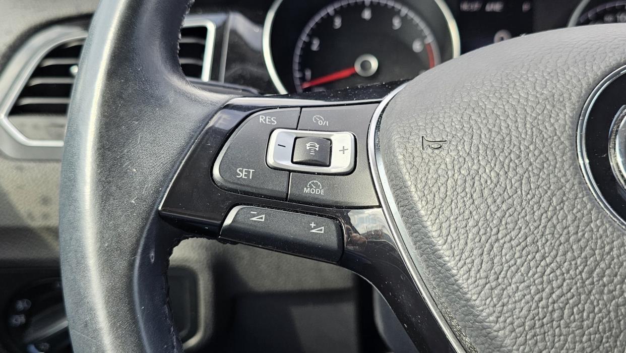 VOLKSWAGEN Golf Sportsvan 2014