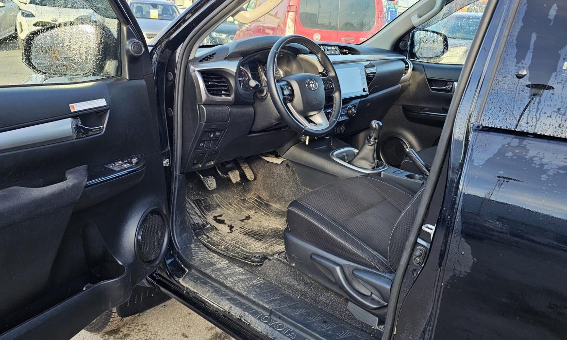 TOYOTA Hilux 2023
