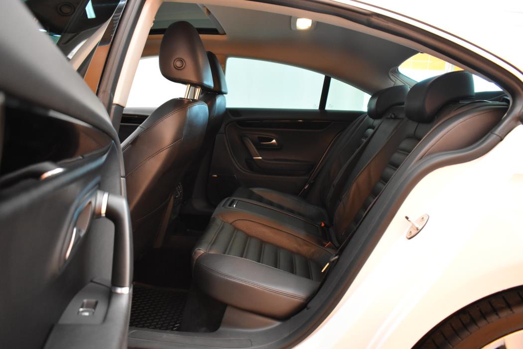 VOLKSWAGEN Passat 2012