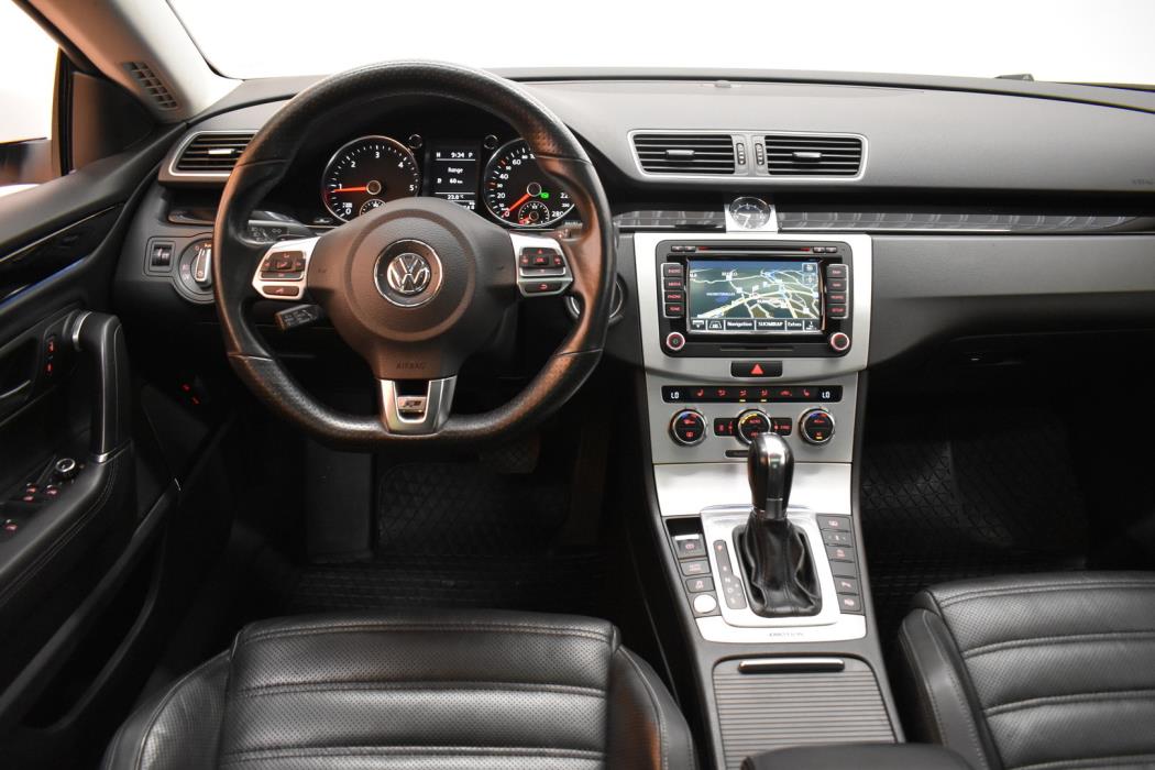 VOLKSWAGEN Passat 2012