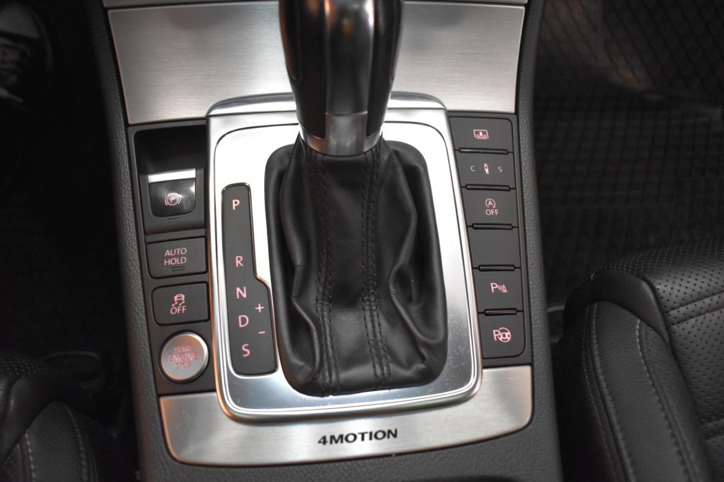 VOLKSWAGEN Passat 2012