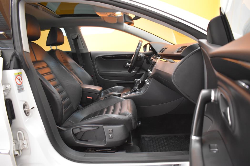 VOLKSWAGEN Passat 2012