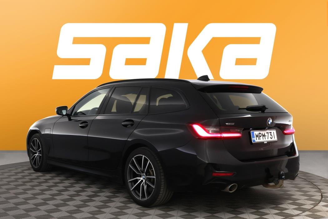 BMW 330 2021