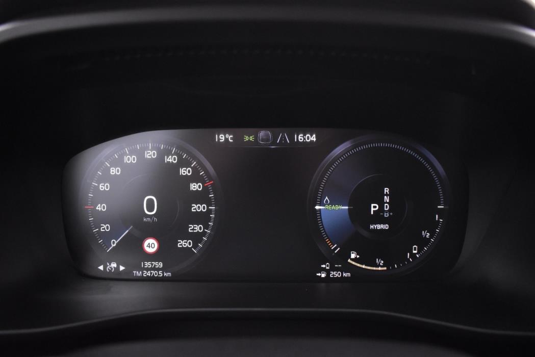 VOLVO XC40 2021