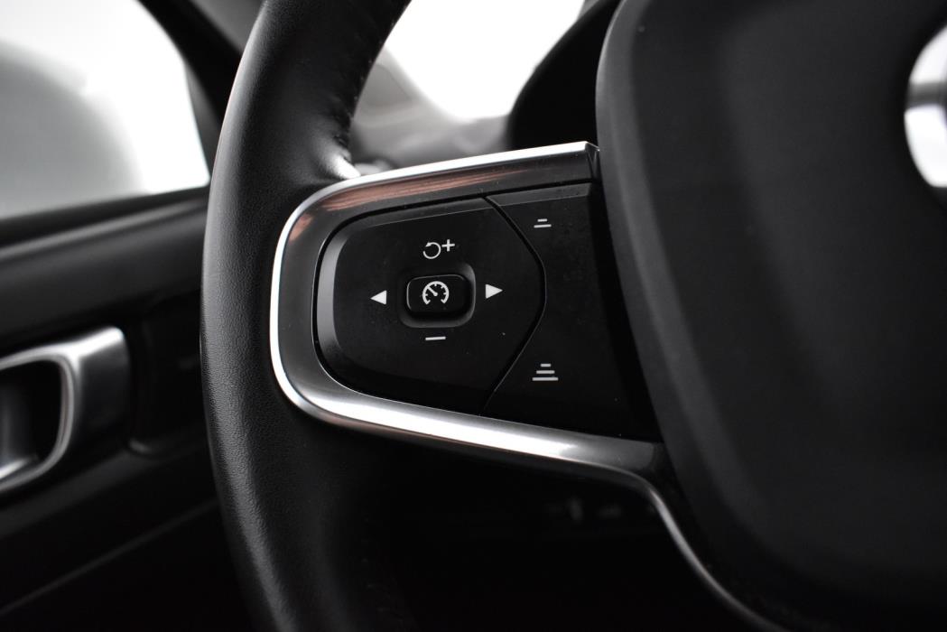 VOLVO XC40 2021