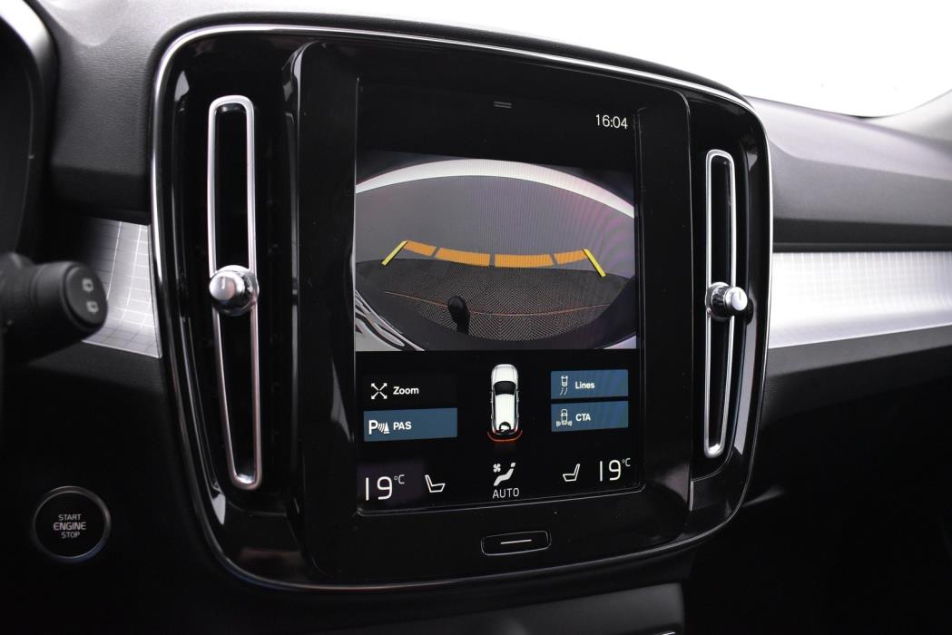 VOLVO XC40 2021