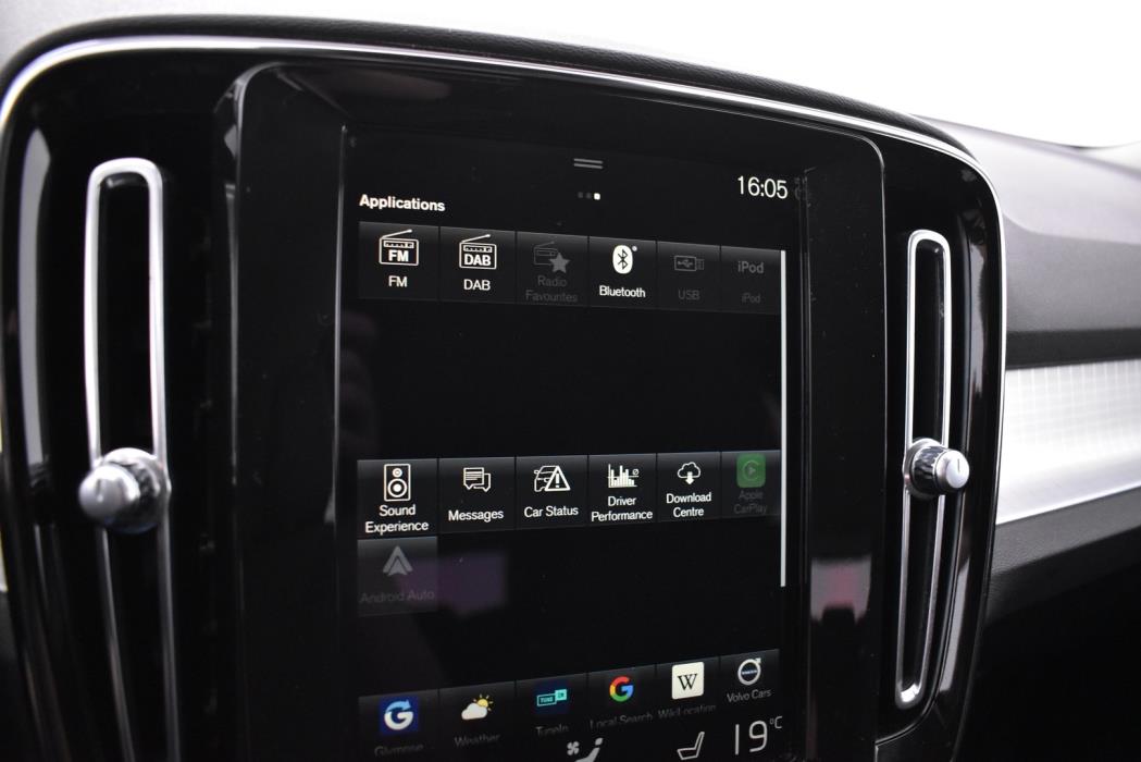 VOLVO XC40 2021