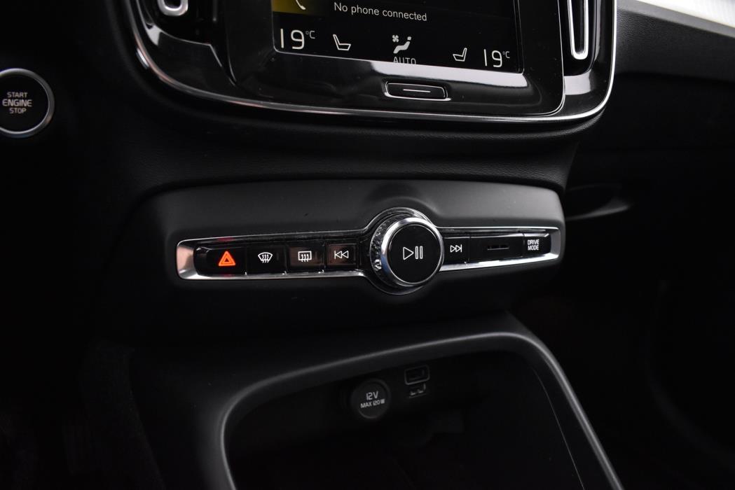 VOLVO XC40 2021