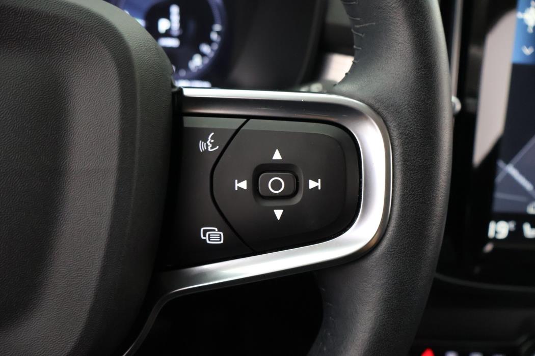 VOLVO XC40 2021