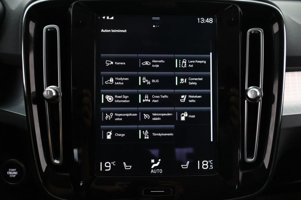 VOLVO XC40 2021