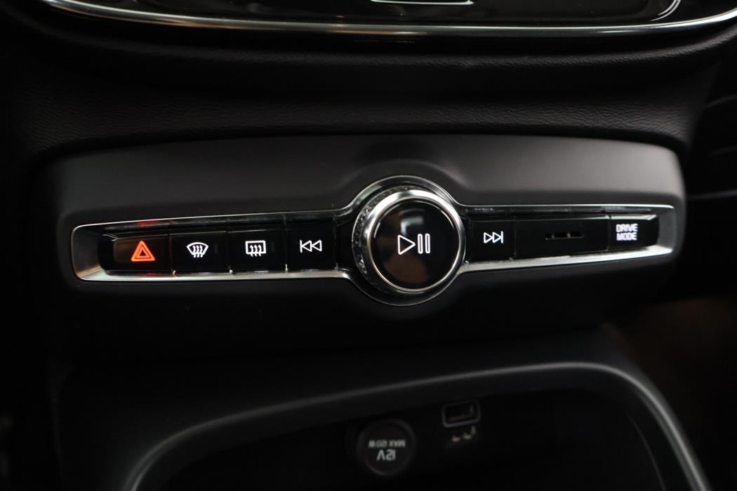 VOLVO XC40 2021