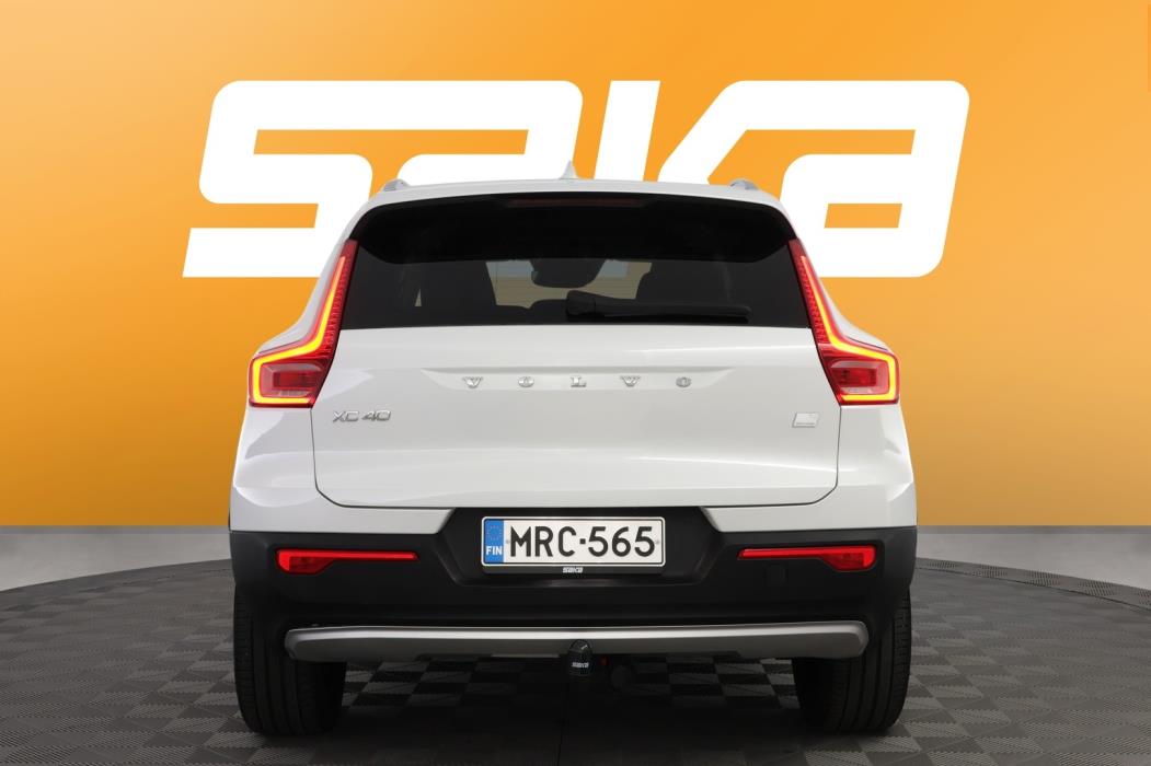 VOLVO XC40 2021