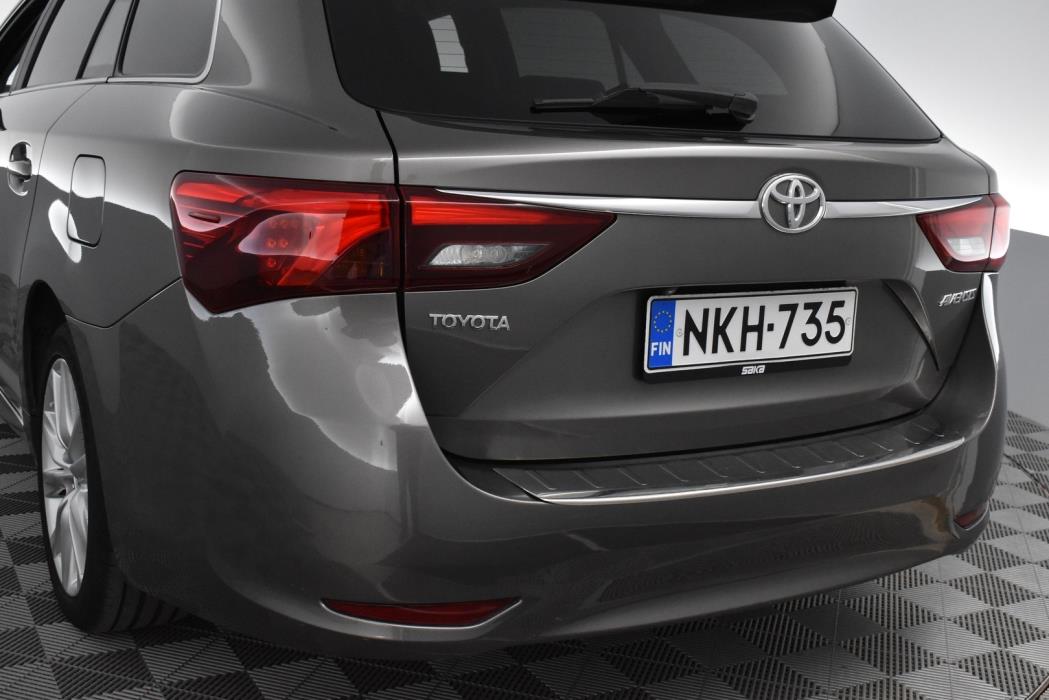 TOYOTA Avensis 2016