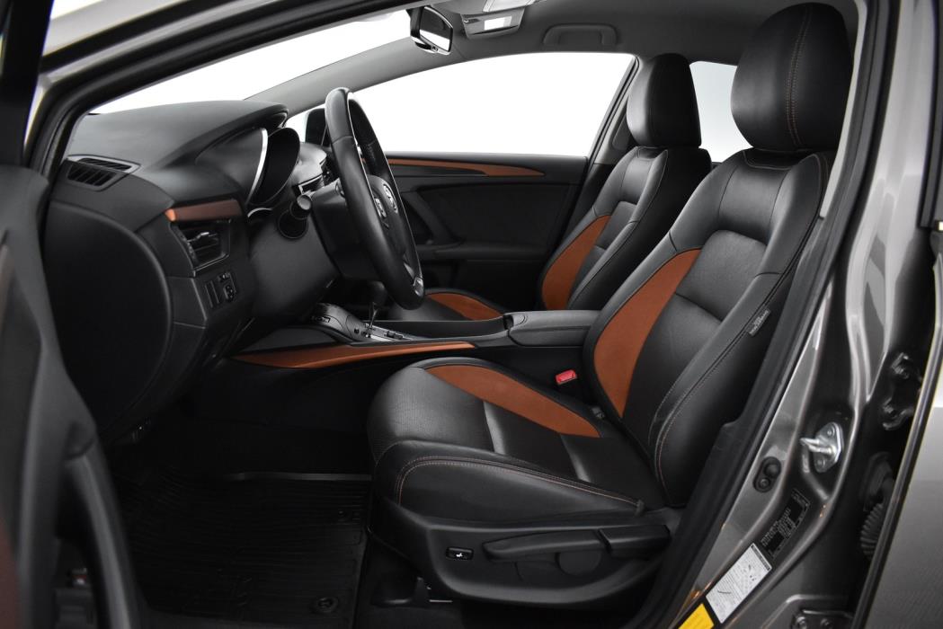 TOYOTA Avensis 2016