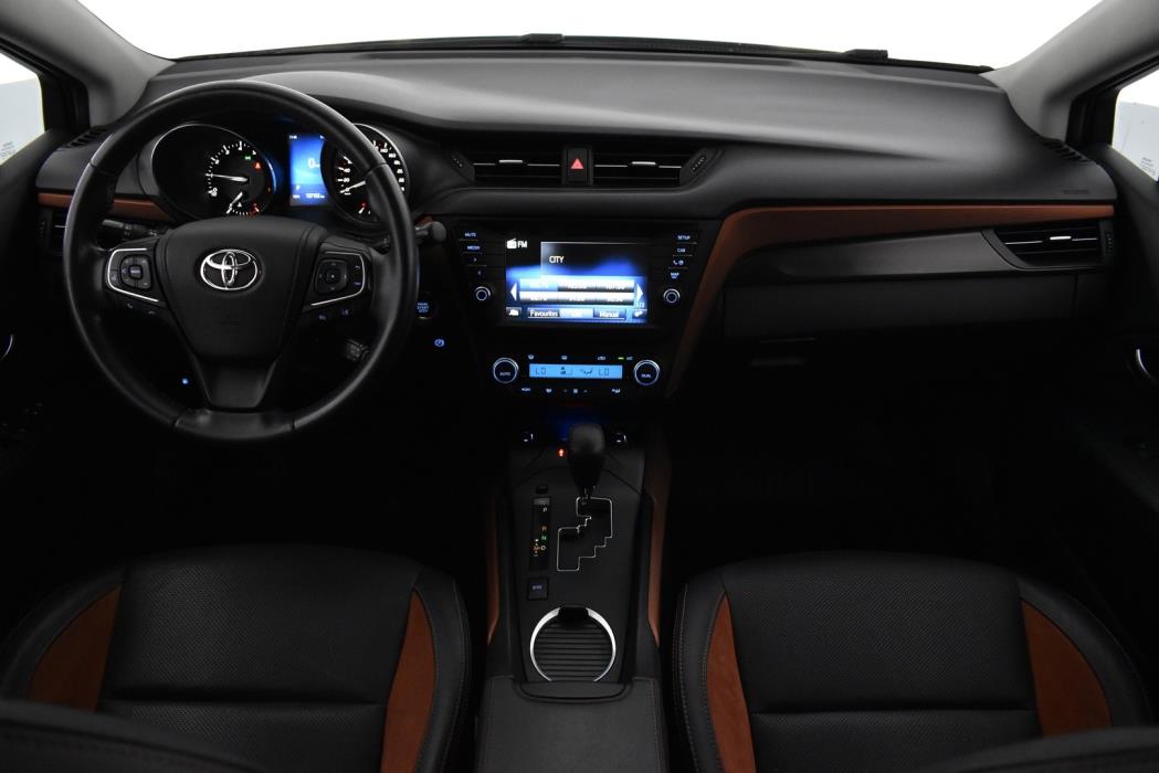 TOYOTA Avensis 2016