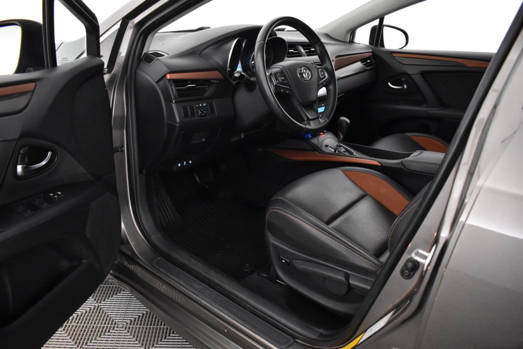 TOYOTA Avensis 2016