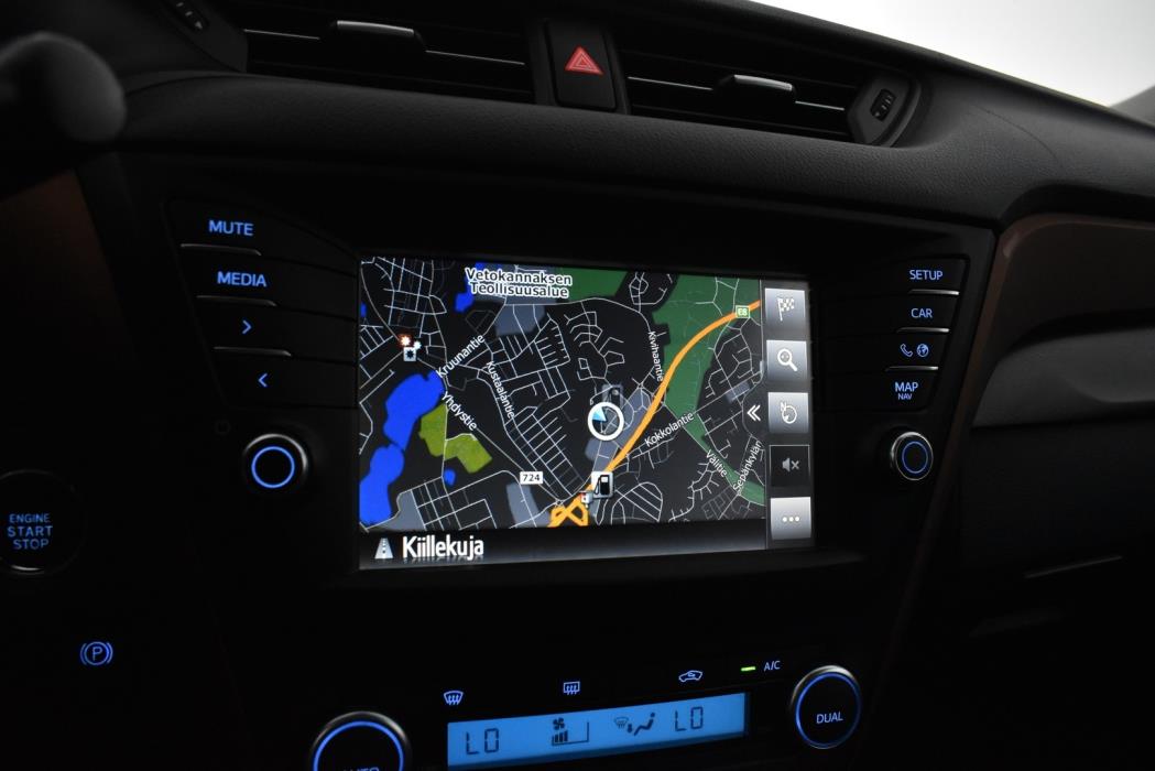 TOYOTA Avensis 2016
