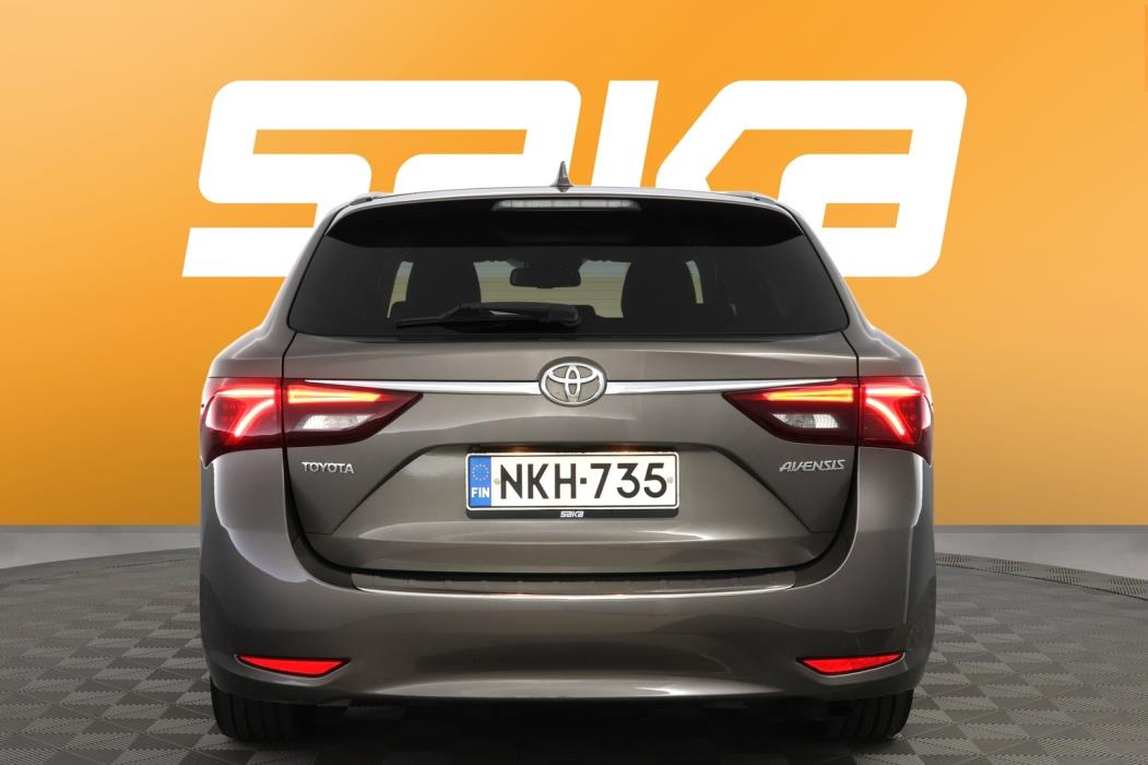 TOYOTA Avensis 2016