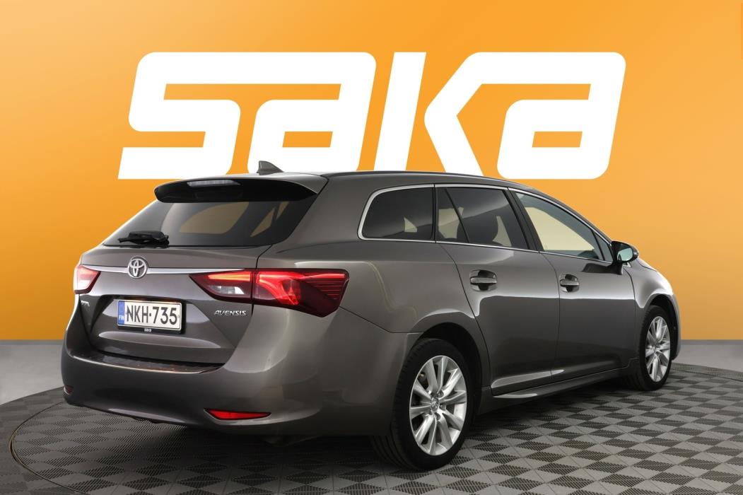 TOYOTA Avensis 2016