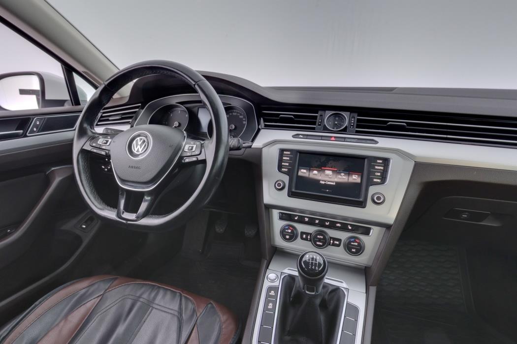 VOLKSWAGEN Passat 2016