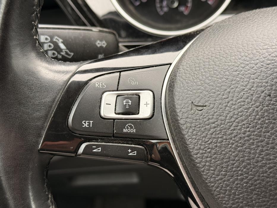 VOLKSWAGEN Touran 2017