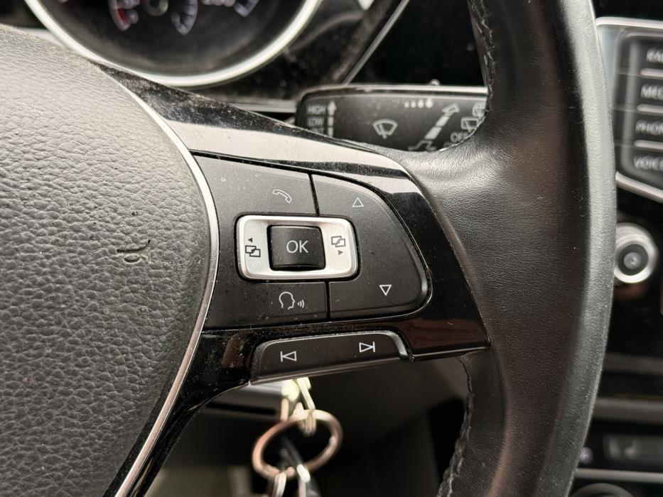 VOLKSWAGEN Touran 2017