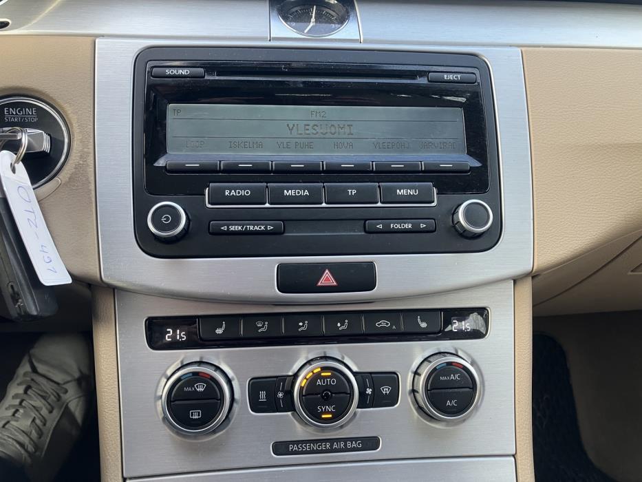 VOLKSWAGEN Passat 2013