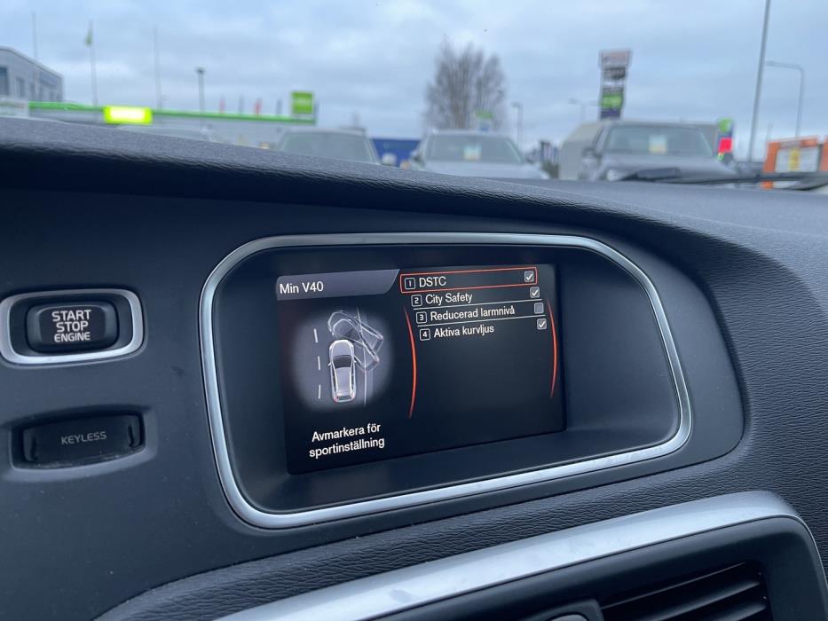 VOLVO V40 Cross Country 2013