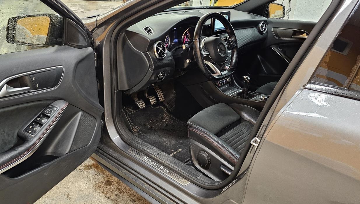 MERCEDES-BENZ A 2017