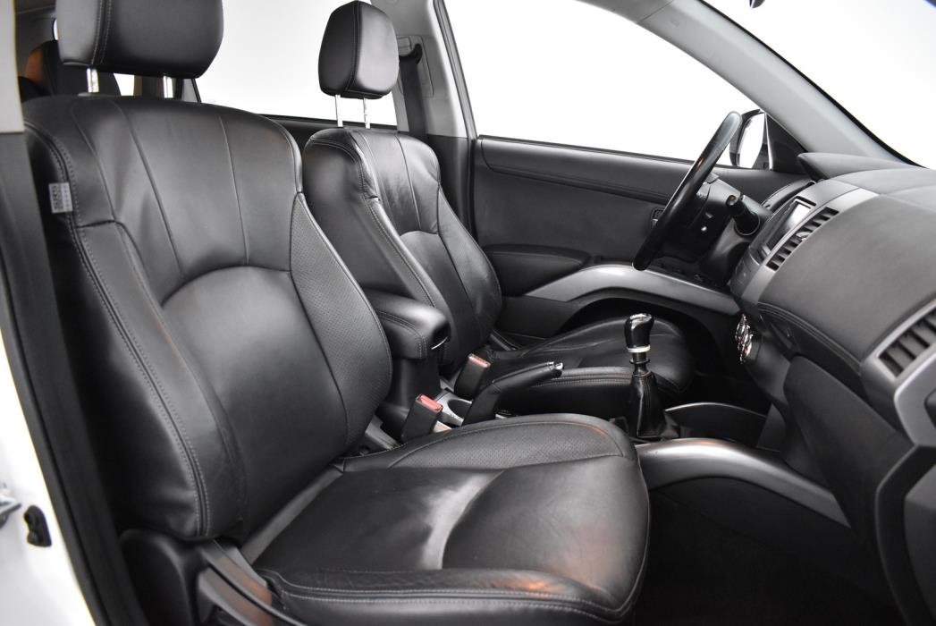 MITSUBISHI Outlander 2011