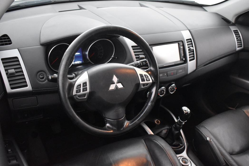 MITSUBISHI Outlander 2011